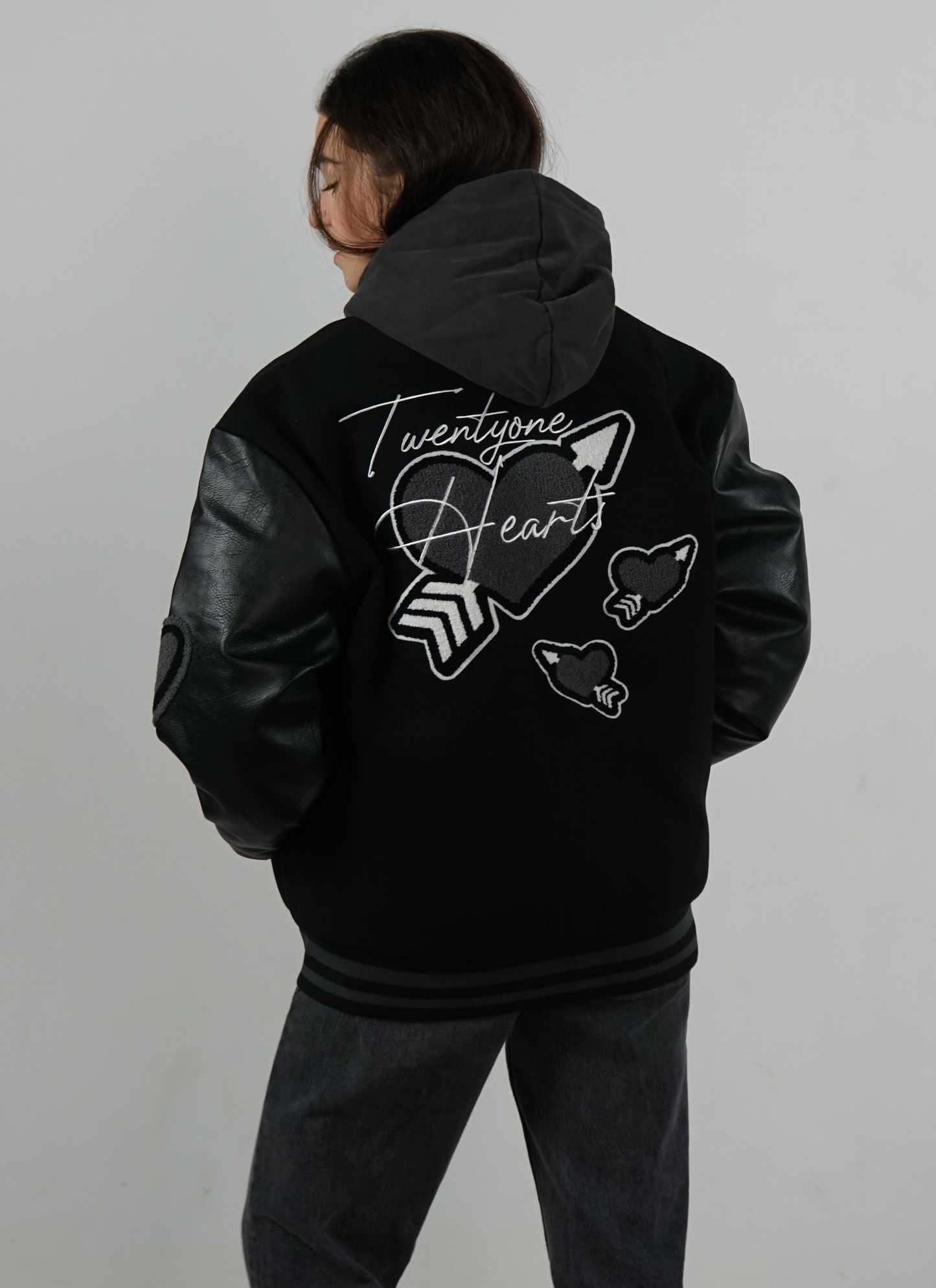 Broken Hearts Varsity Jacke Schwarz